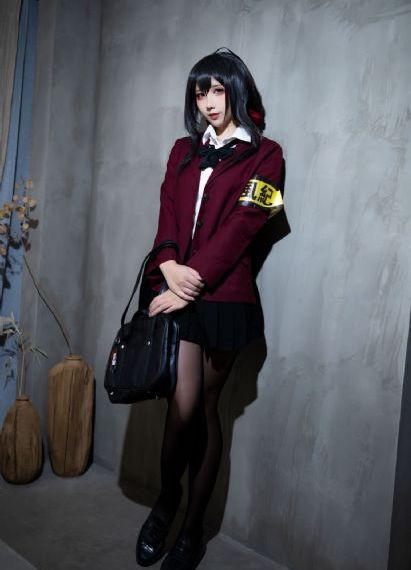 秘书伺候老板玩3p