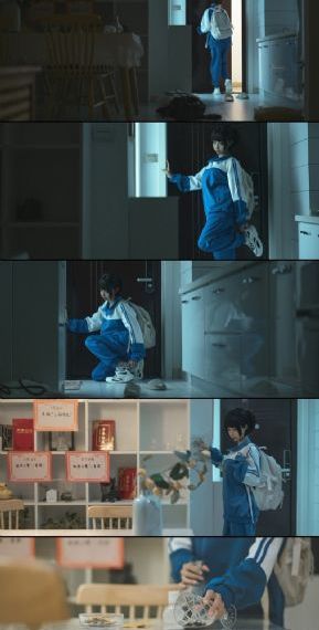 揉着我的奶从后面进去视频