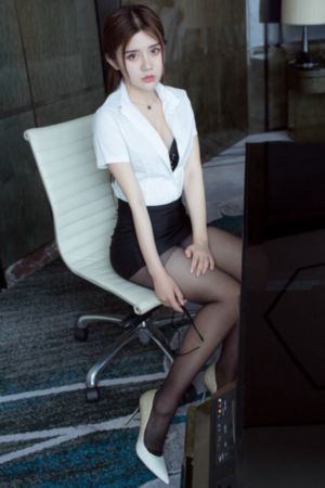 坑神偷拍美眉tp女厕嘘嘘