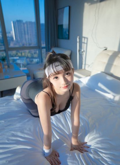 在公交车后面被c了一天